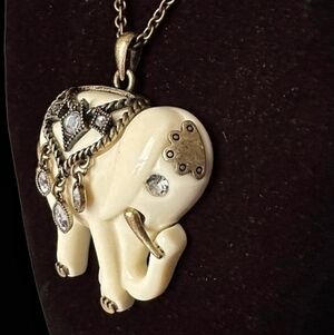 AVON NRT Vintage Large Faux- Ivory Elephant Necklace